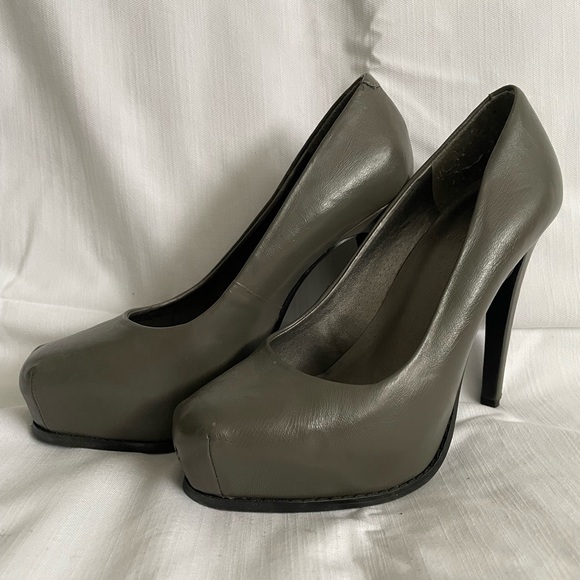 Guess Grey Platform Stilettos - Picture 1 of 3